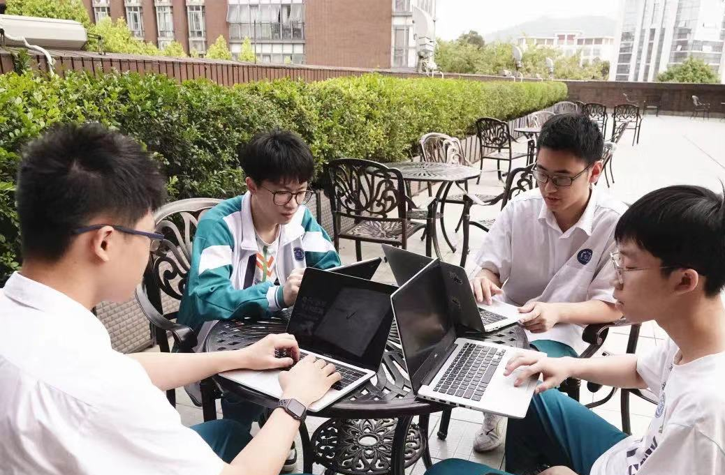 八维学校学费一年多少_黉学学费_学校学费