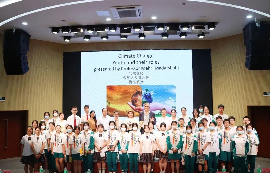 学校学费_黉学学费_八维学校学费一年多少
