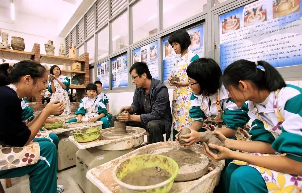 八维学校学费一年多少_黉学学费_学校学费