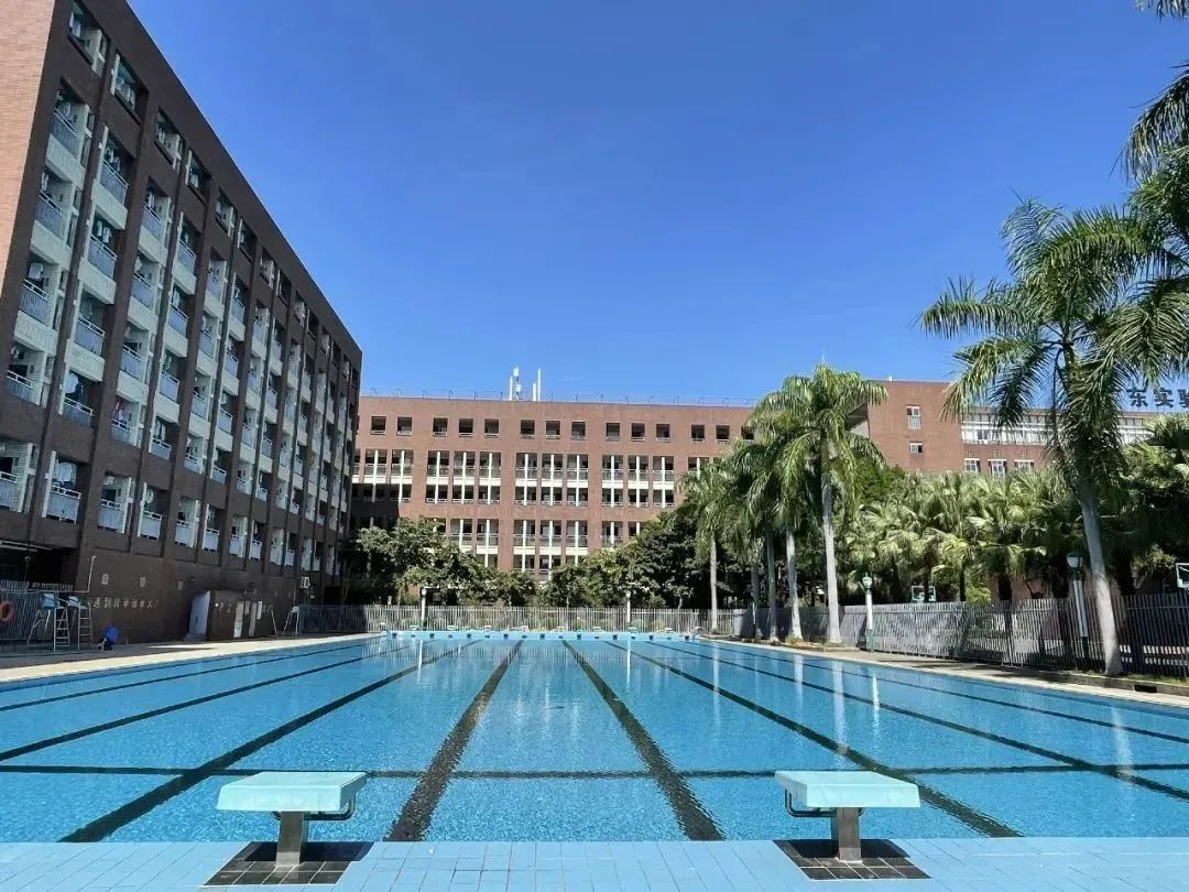 八维学校学费一年多少_学校学费_黉学学费