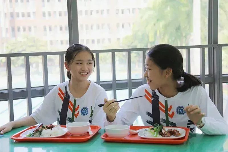八维学校学费一年多少_黉学学费_学校学费