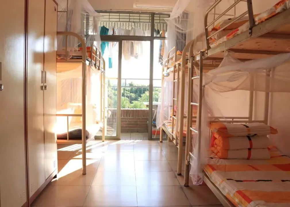 黉学学费_八维学校学费一年多少_学校学费