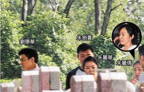 沈佳妮的老公是谁_沈佳妮个人简介_沈佳妮
