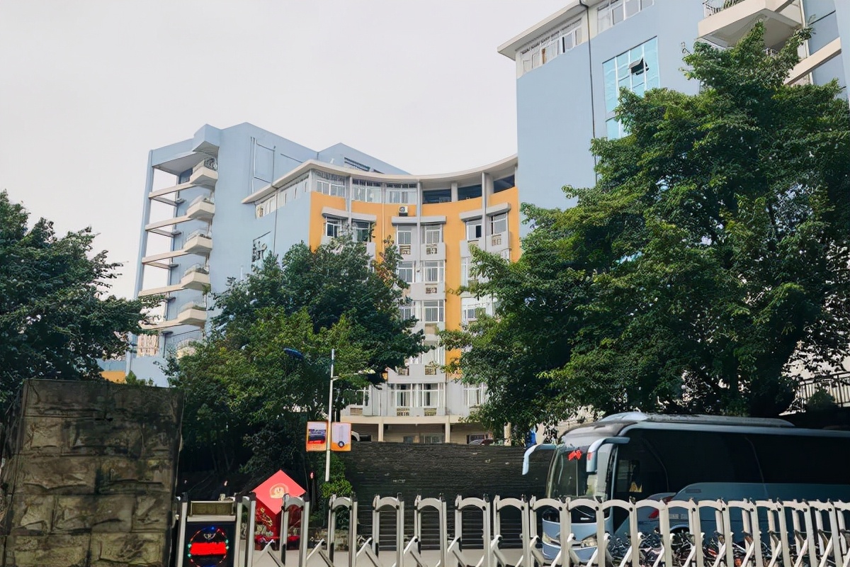 鲁能巴蜀中学是重点高中吗_鲁能巴蜀中学喜报2020_鲁能巴蜀中学是重点吗