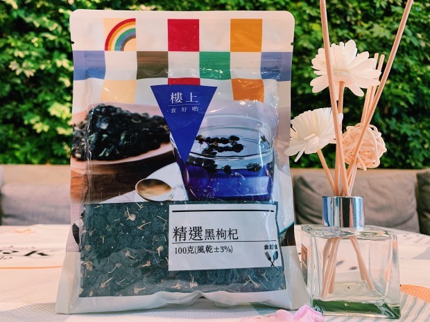 自己千万别用黑枸杞泡水喝_枸杞泡水黑的好还是红的好_枸杞泡水发黑