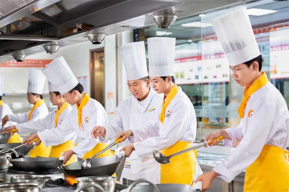 学费东方学校怎么交_东方学校初中学费多少钱一个月_东方学校学费多少
