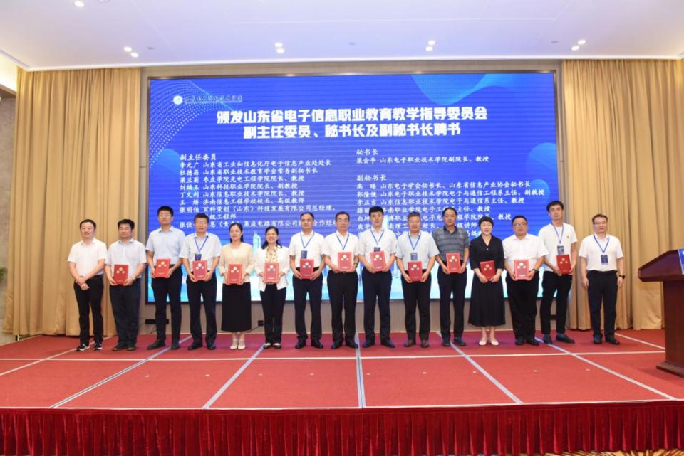 章丘中等职业学校鸟瞰图_章丘中等职业学校_章丘中等职业学校简章