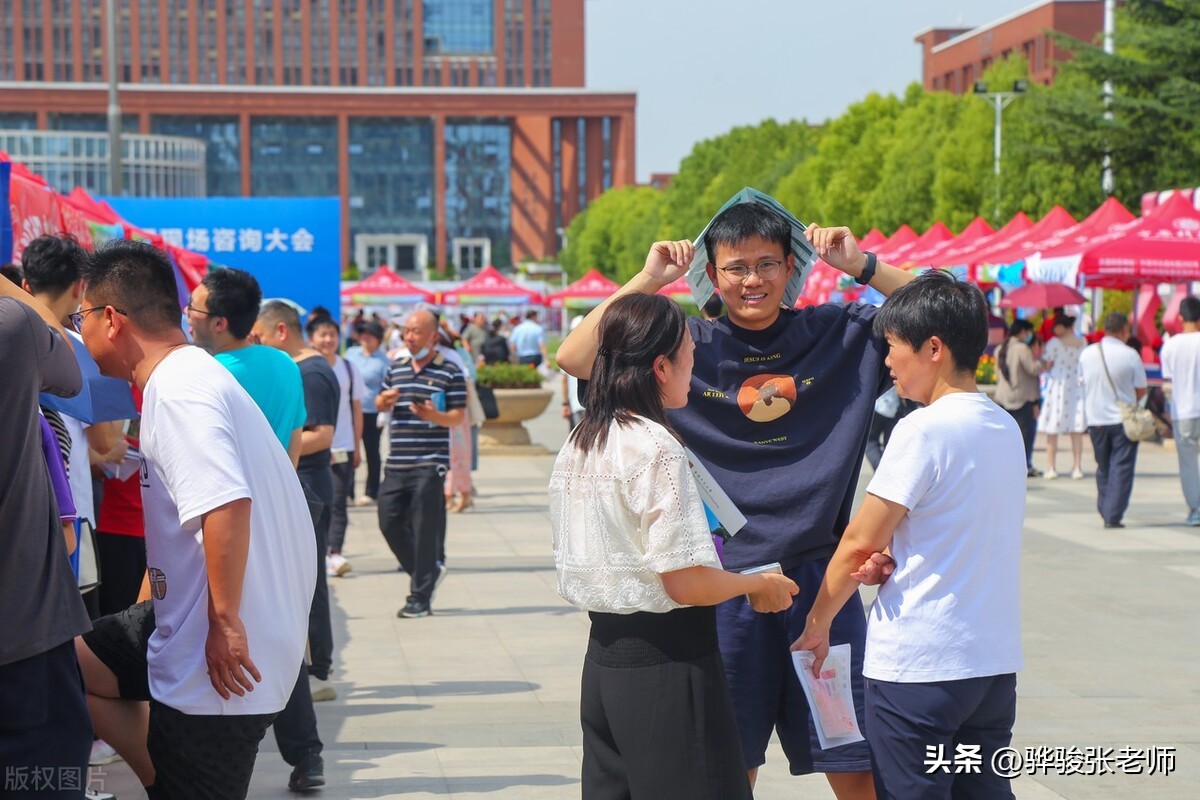 武昌职业学院各专业学费_武昌职业学院学费多少_武昌职业大学学费一年多少钱