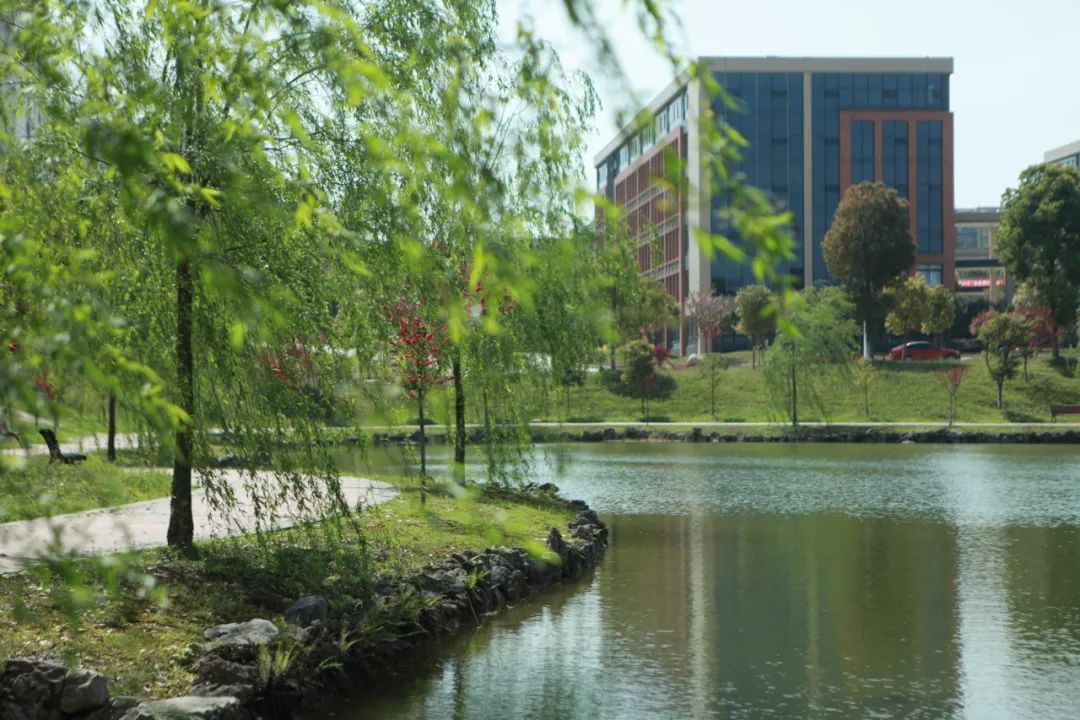 四川工商学院眉山校区全景vr_四川工商学院眉山校区贴吧_四川工商学院眉山校区