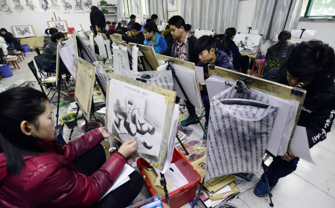 上海电影艺术职业学院学费多少钱_上海电影艺术职业学院学费_上海电影艺术学院怎样