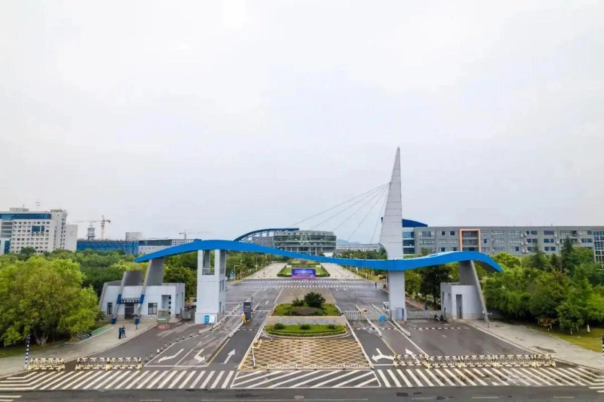 沈阳科技学院学费多少_沈阳科技学院学费多少2020_沈阳科技学院学费为什么这么贵