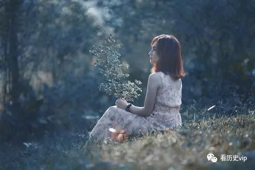铁公鸡一毛不拔的生肖_一毛不拔铁公鸡是什么生肖_铁公鸡拔毛的意思