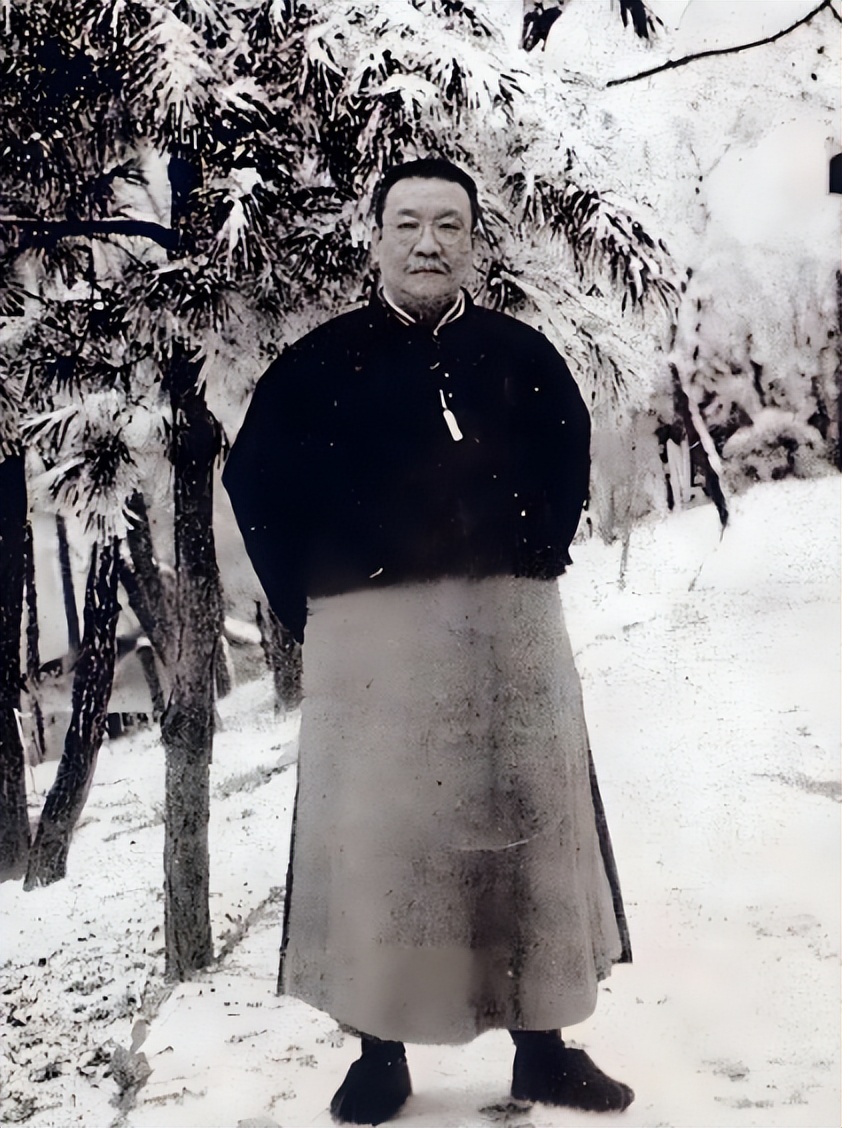 掘墓人是什么意思_掘墓人比喻什么_掘墓人