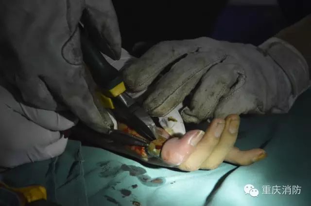 戒指戴中指_戒指中指戴左手还是右手_戒指中指戴几号