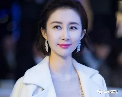 戒指戴中指_戒指中指戴哪边_戒指中指戴几号