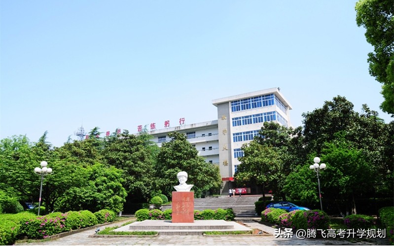 计算机维修专业学校_计算机学费是多少_八维计算机学校学费