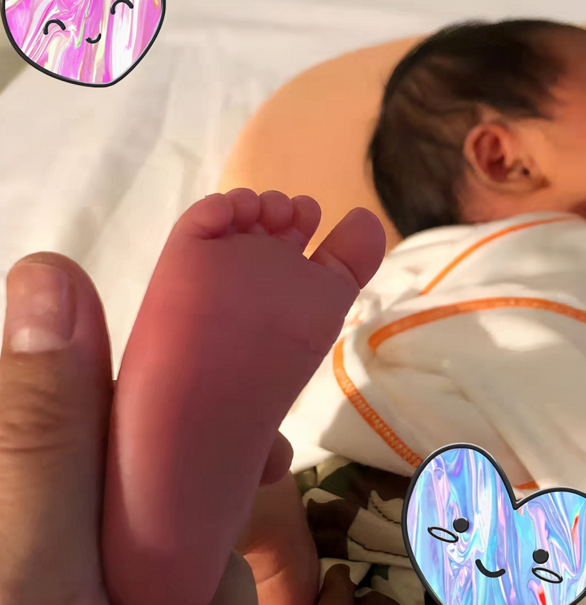 女的戴戒指右手中指_右手中指戴戒指女_中指戴戒指说明什么右手女
