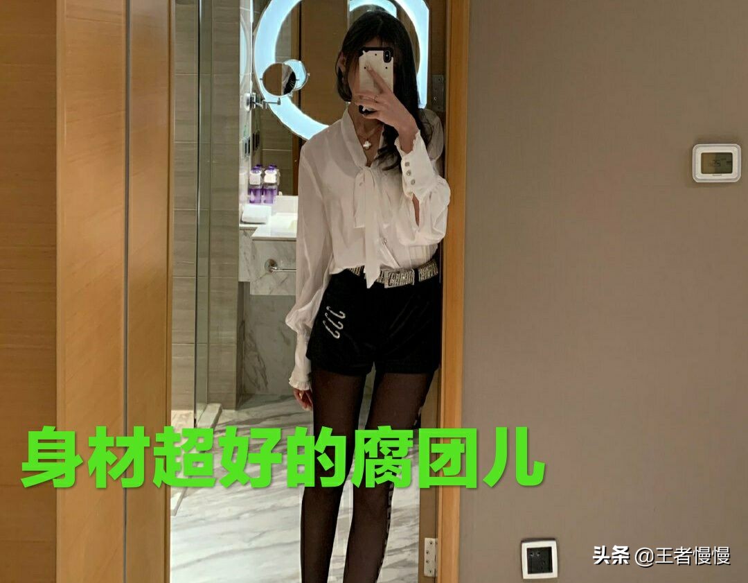 戒指戴右手的中指_右手中指戴戒指女_戒指戴右中指女生